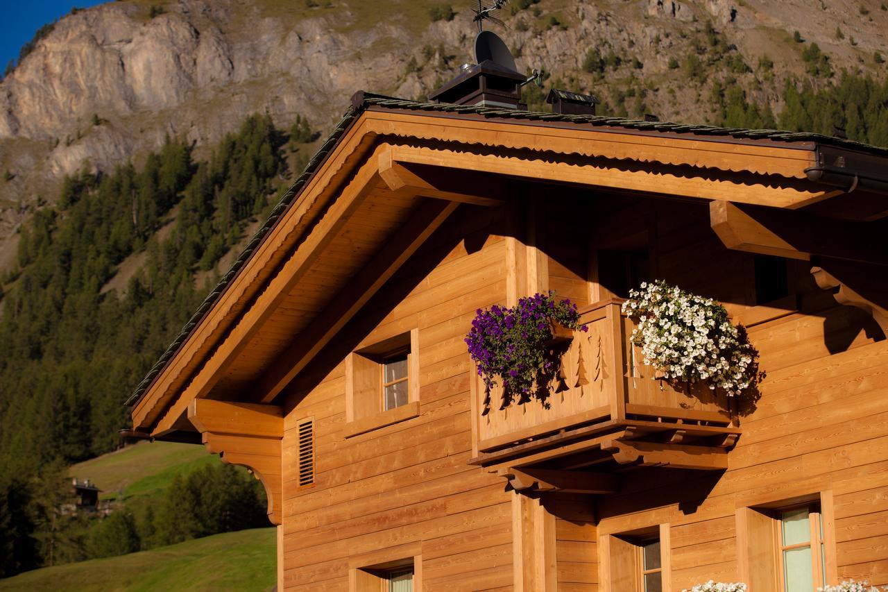 Les Fleurs Bleues Aparthotel Livigno Exterior photo